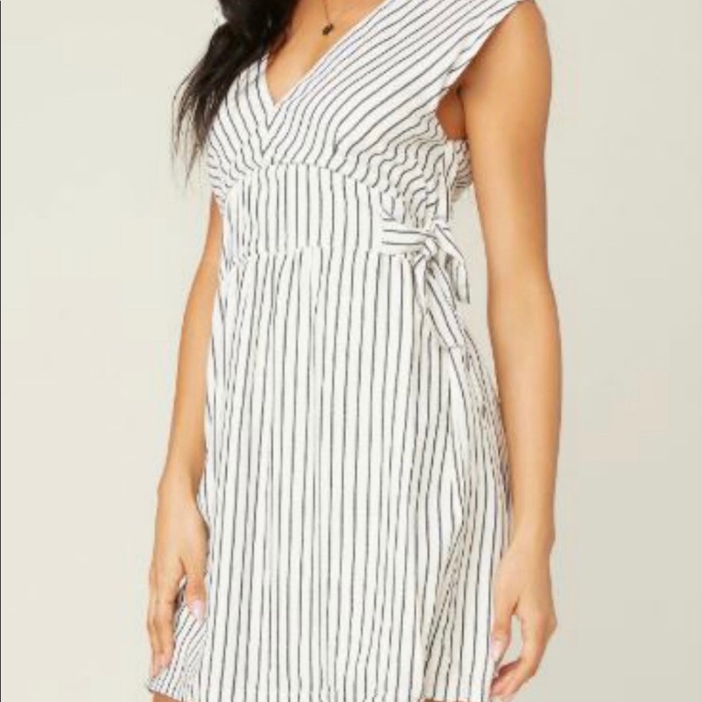 BB Dakota size small cream & black striped NWT